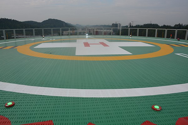 建造屋頂直升機停機坪時，有什么場地條件？